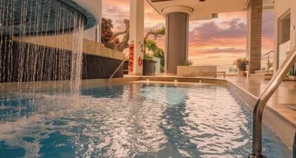 Luxury 3 Bedroom Oceanfront Oasis Retreat! A+ Bocagrande Location