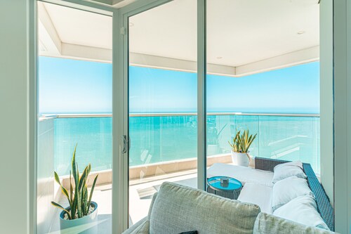 Luxury 3 Bedroom Oceanfront Oasis Retreat! A+ Bocagrande Location