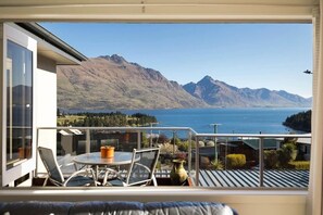 Outdoor dining - Alpine Lakeview 9A (Queenstown)