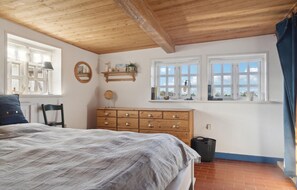 3 bedrooms, iron/ironing board, free WiFi