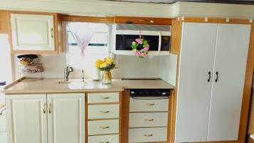 Kühlschrank, Esstisch