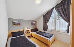 4 bedrooms, travel cot, free WiFi, bed sheets