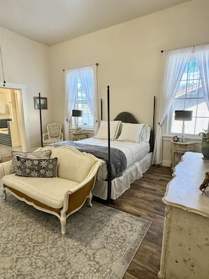 2 عدّة غرف نوم ومكتب ومكواة/لوح كي وواي فاي مجانًا