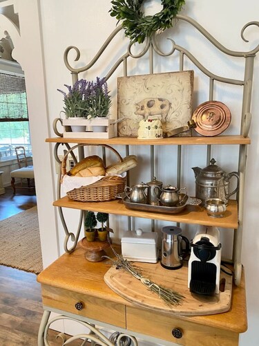 The Shopkeeper's Cottage ~ CHIC!