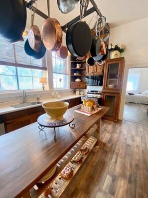 Fridge, microwave, oven, stovetop - The Shopkeeper's Cottage ~ CHIC! (Amador City)