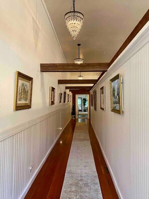 Interior - The Shopkeeper's Cottage ~ CHIC! (Amador City)