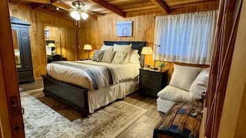 1 bedroom, desk, iron/ironing board, WiFi