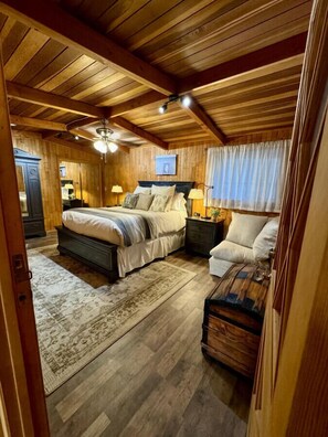 1 bedroom, desk, iron/ironing board, WiFi