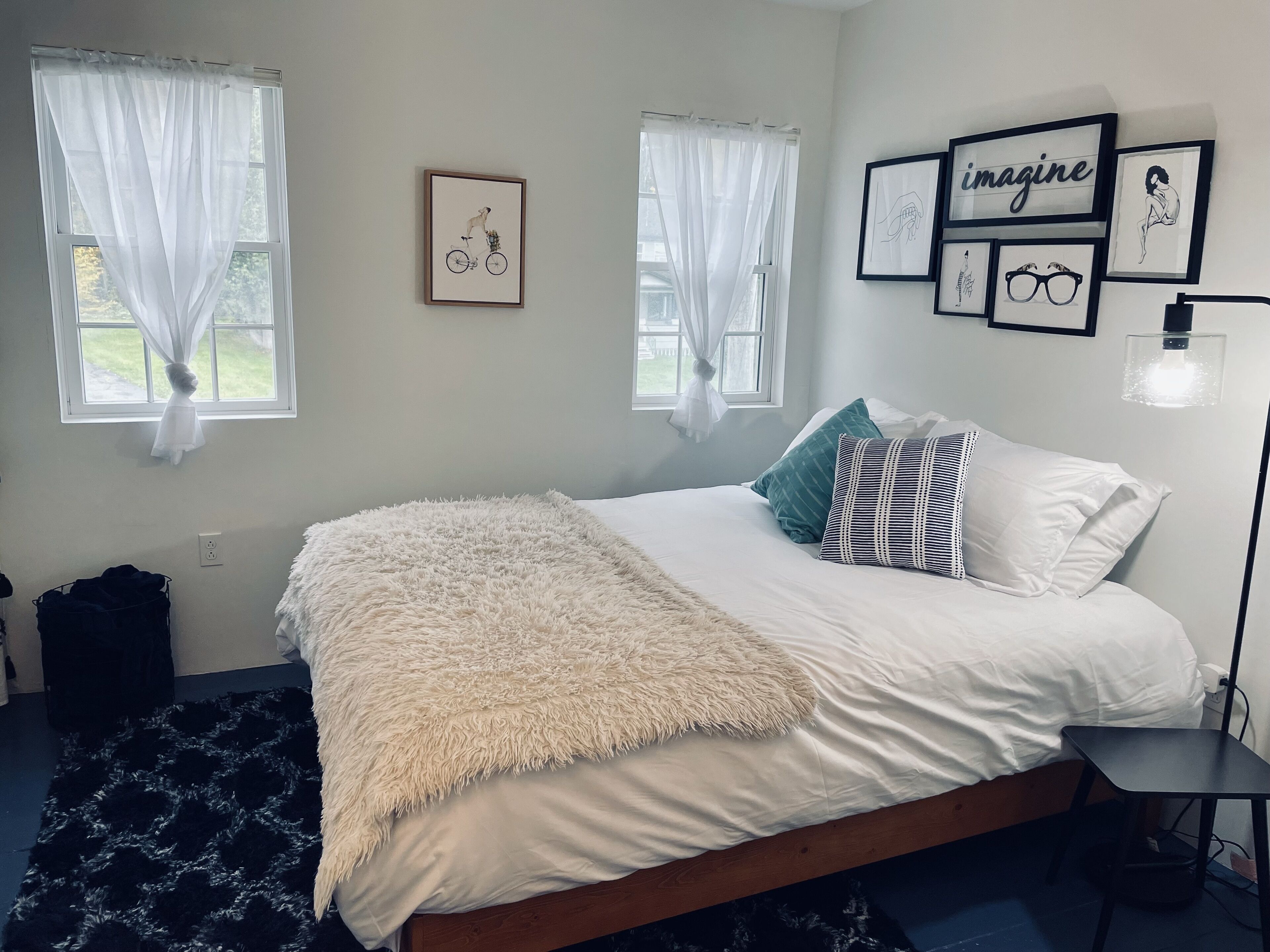 This cozy home is the perfect location for your next getaway. 