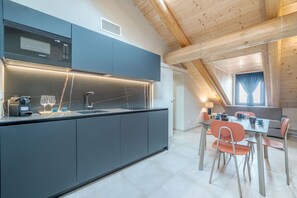 Fridge, stovetop