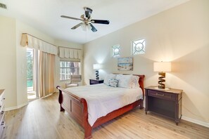 4 bedrooms, Internet, bed sheets - Ranch-Style Florida Retreat w/ Pool & Lanai (Merritt Island)