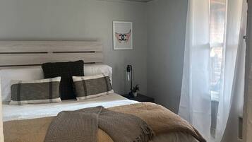 2 bedrooms, desk, iron/ironing board, free WiFi