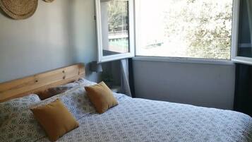 4 slaapkamers, een strijkplank/strijkijzer, gratis wifi, beddengoed