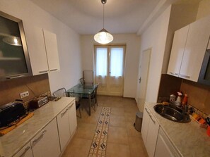 Geladeira, fogão, cooktop, lava-louças