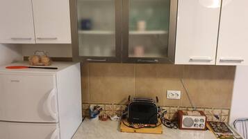 冷蔵庫、オーブン、コンロ、食器洗い機