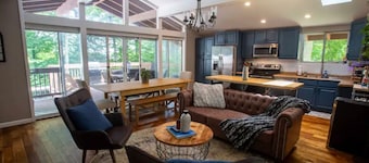 Lakeside Cabin w/ Hot Tub & Resort Features!