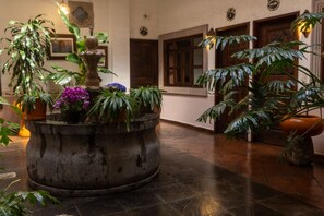 Terrace/patio - Hotel Refugio Victoria (Morelia)