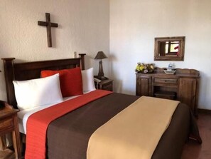 Habitación estándar | Mobiliario individual, escritorio, espacio para trabajar con un portátil