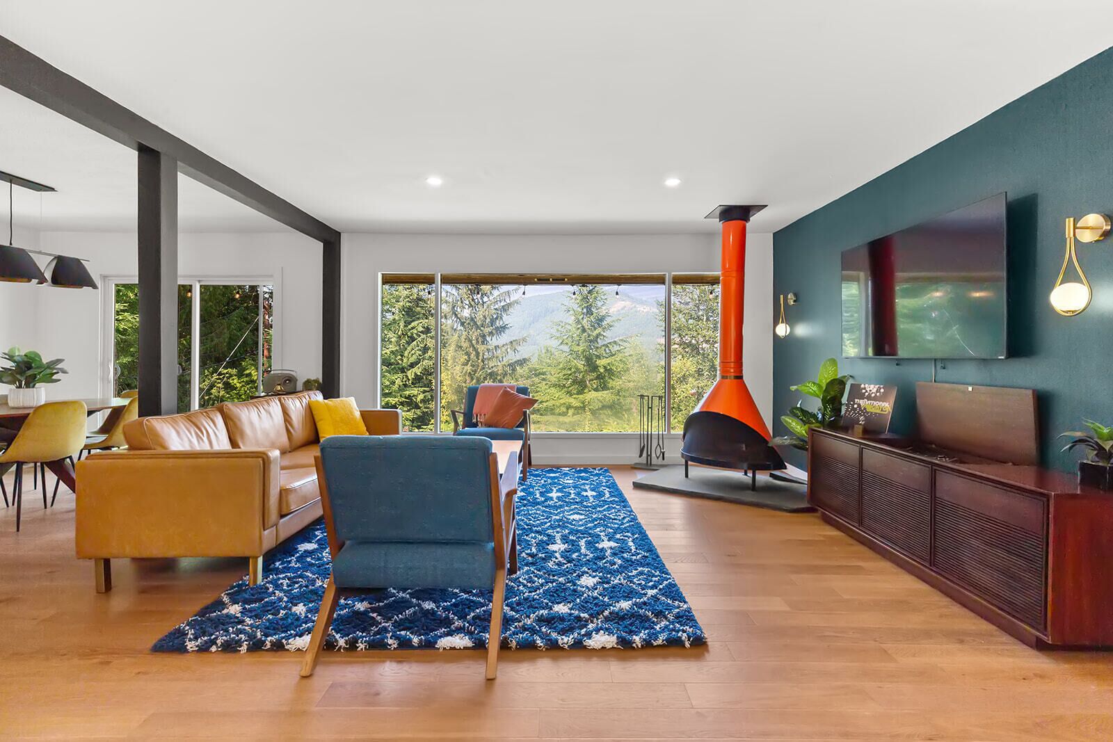 Mid-Century 4-BD Cabin with Game Room Near Mt. Rainier - Goldfinch Pines