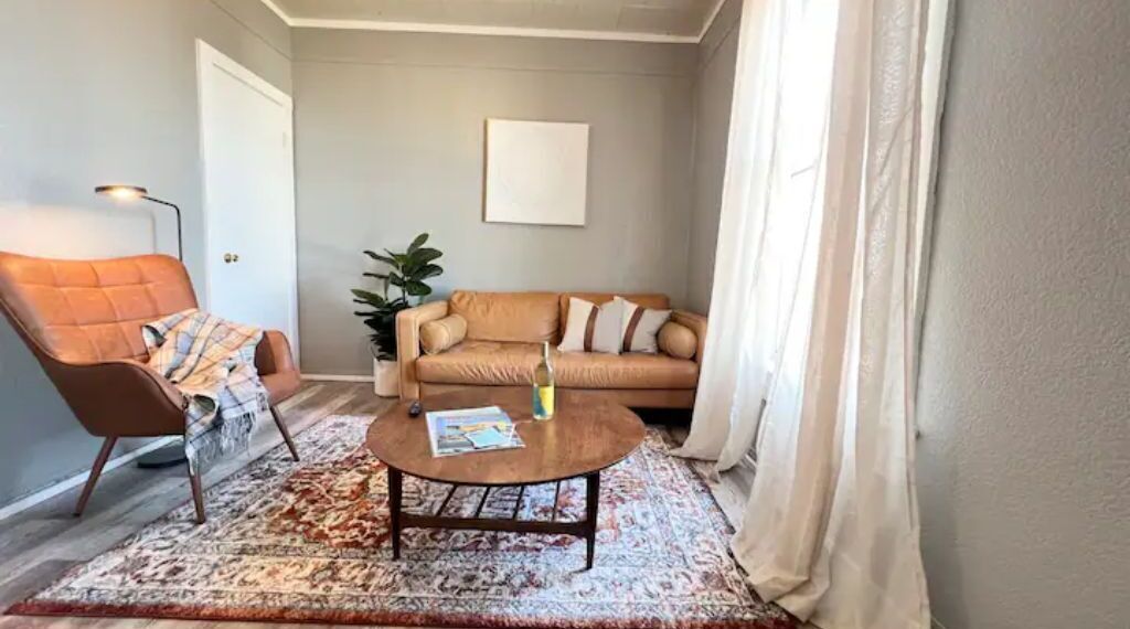 Charming Coastal Downtown Apartment w/Views
