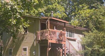 Poplar Place a 2Bd/1Bath Cottage in the Woods