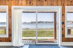 Interior - Gorgeous Lakefront Cottage 3BR-2Bath
(Millersport)