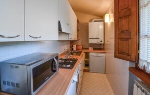 Refrigerador, horno, lavavajillas y cafetera y tetera 