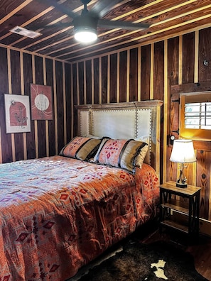 2 bedrooms, in-room safe, iron/ironing board, WiFi - Peaceful cabin stay with easy access to FIFA matches in Atlanta (Stone Mountain)