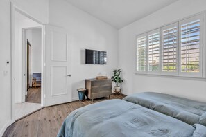 3 slaapkamers, een strijkplank/strijkijzer, wifi, beddengoed