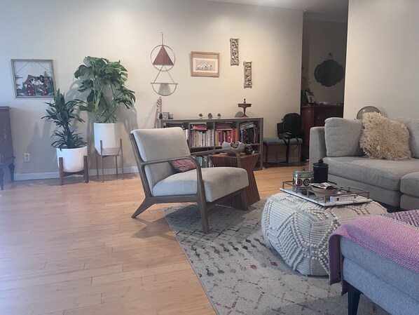 Interior - Larchmont Village/Hancock Park furnished sublet (Los Angeles)