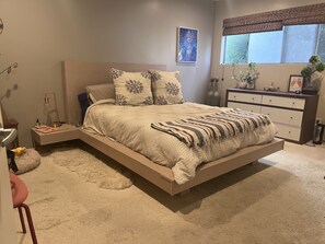 2 bedrooms, iron/ironing board, WiFi, bed sheets - Larchmont Village/Hancock Park furnished sublet (Los Angeles)