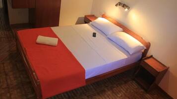 Free WiFi, bed sheets