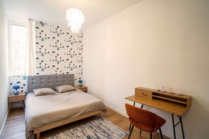 2 bedrooms, desk, iron/ironing board, WiFi