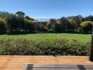 Property grounds - Two Waters Beach House - 5 minutes walk to Ligar Bay Beach (Ligar Bay)