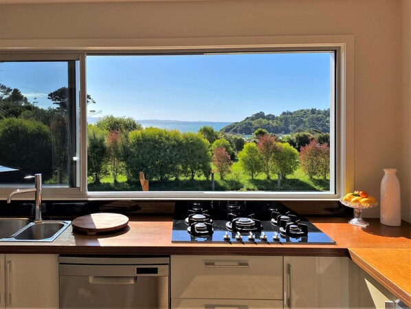 Fridge, microwave, oven, stovetop - Two Waters Beach House - 5 minutes walk to Ligar Bay Beach (Ligar Bay)