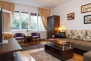 TV - Modern Cozy Apartment (Beograd)