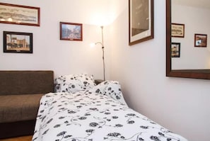 1 bedroom, desk, iron/ironing board, free WiFi