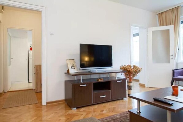TV - Modern Cozy Apartment (Beograd)