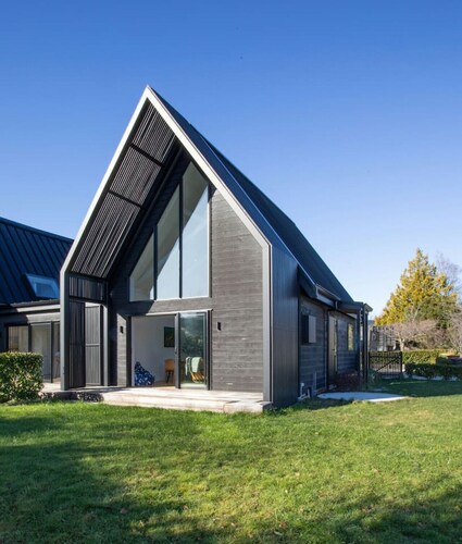 Relax on Rimu modern two bedroom apartment with mountain views and AIR CON