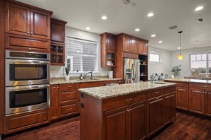 Fridge, microwave, oven, stovetop - Spacious Seward Park Home for 8! (Seattle)