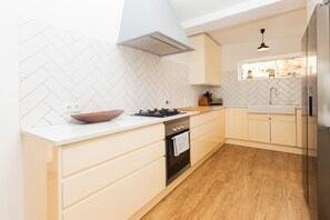 Fridge, microwave, oven, dishwasher