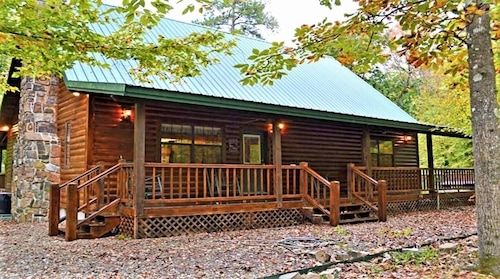 Almost Heaven - Unplug & Unwind at this Serene Classic Cabin in Hochatown