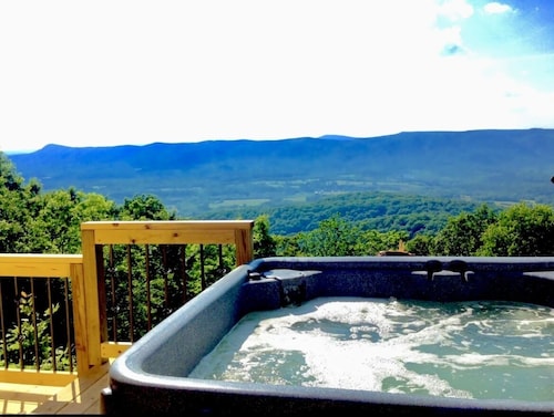 Lookout Cabin in the mountains, Amazing Views!
