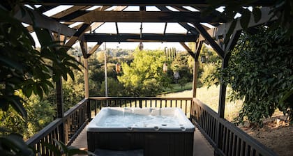 Family Mountain Home! Hot Tub, Gameroom, Privacy. Dogs free! Wedding venues.