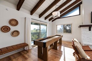 Games room - Family Mountain Home! Hot Tub, Gameroom, Privacy. Dogs free! Wedding venues.  (Fallbrook)