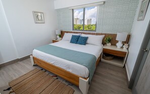 3 bedrooms, iron/ironing board, WiFi, bed sheets - New, comfortable family - sized apartment, wifi, pool, gym near playa Juan Dolio (Juan Dolio)