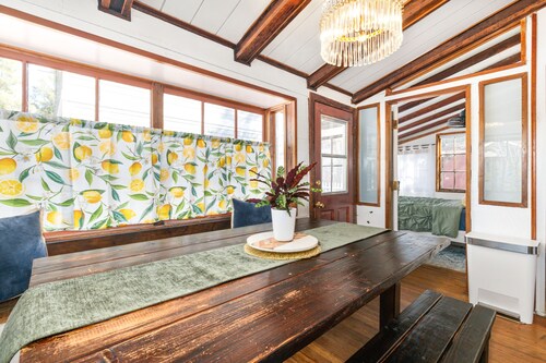 Downtown SLO Eclectic Victorian-Sleeps 12