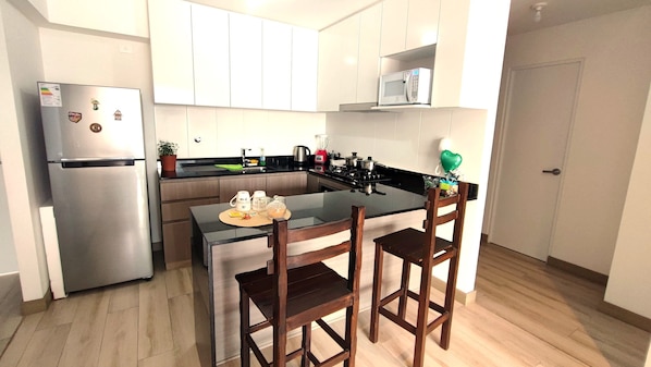 Fridge, microwave, oven, stovetop