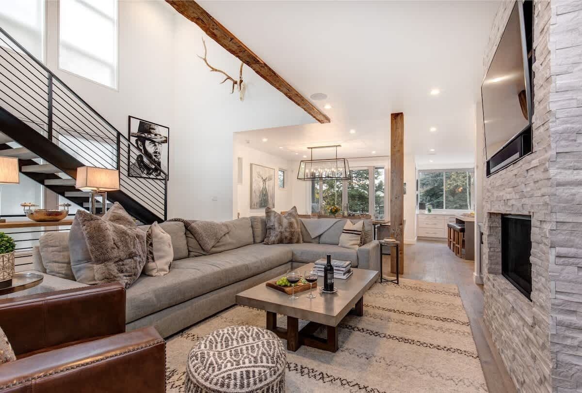 TV, fireplace, offices