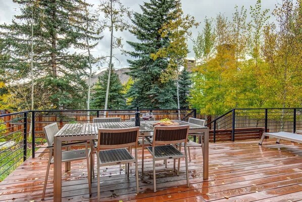 Outdoor dining